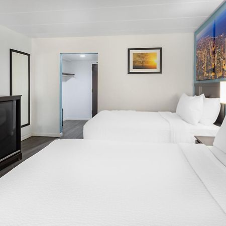Days Inn By Wyndham Livonia Canton Detroit Δωμάτιο φωτογραφία