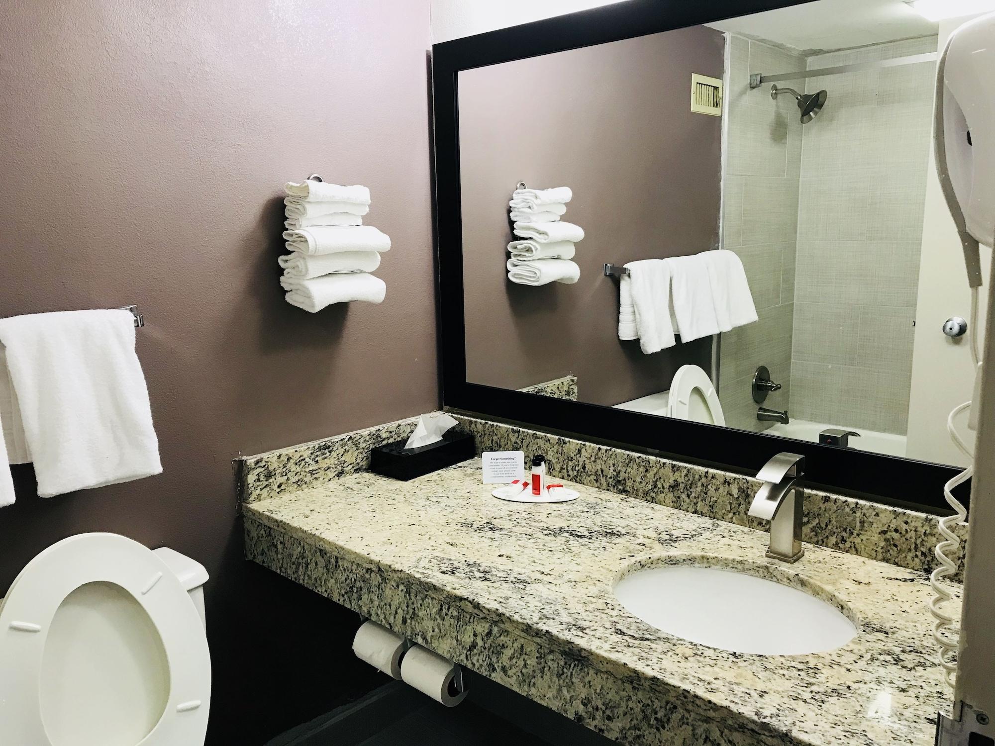 Days Inn By Wyndham Livonia Canton Detroit Εξωτερικό φωτογραφία
