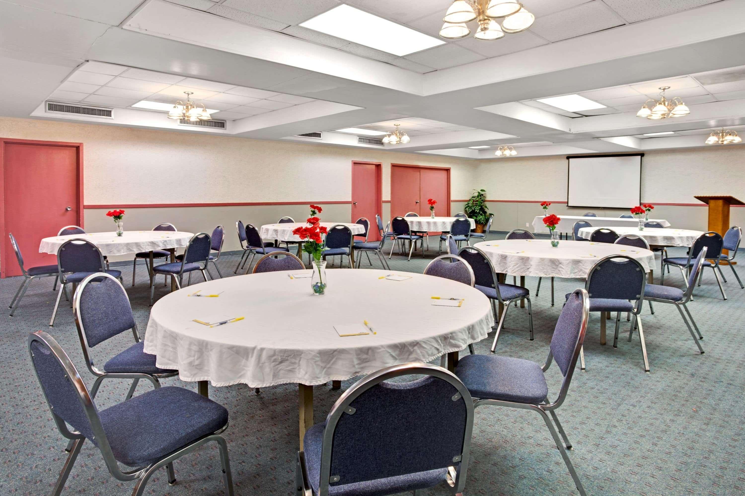 Days Inn By Wyndham Livonia Canton Detroit Εξωτερικό φωτογραφία
