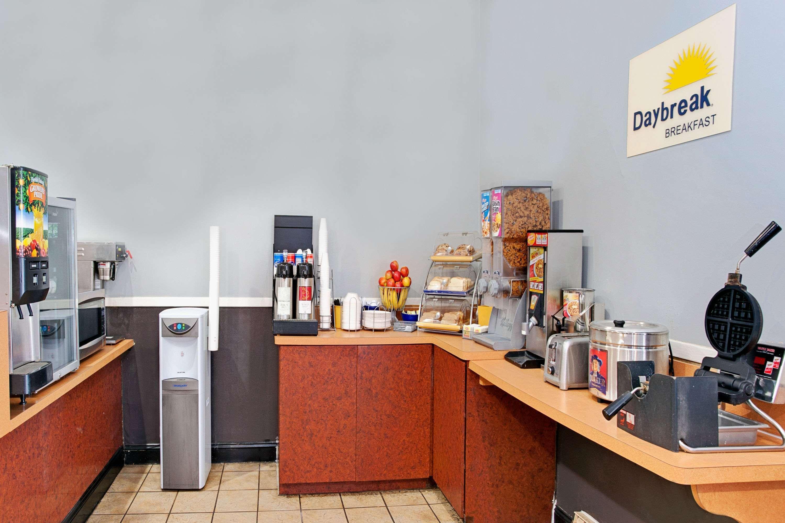 Days Inn By Wyndham Livonia Canton Detroit Εξωτερικό φωτογραφία