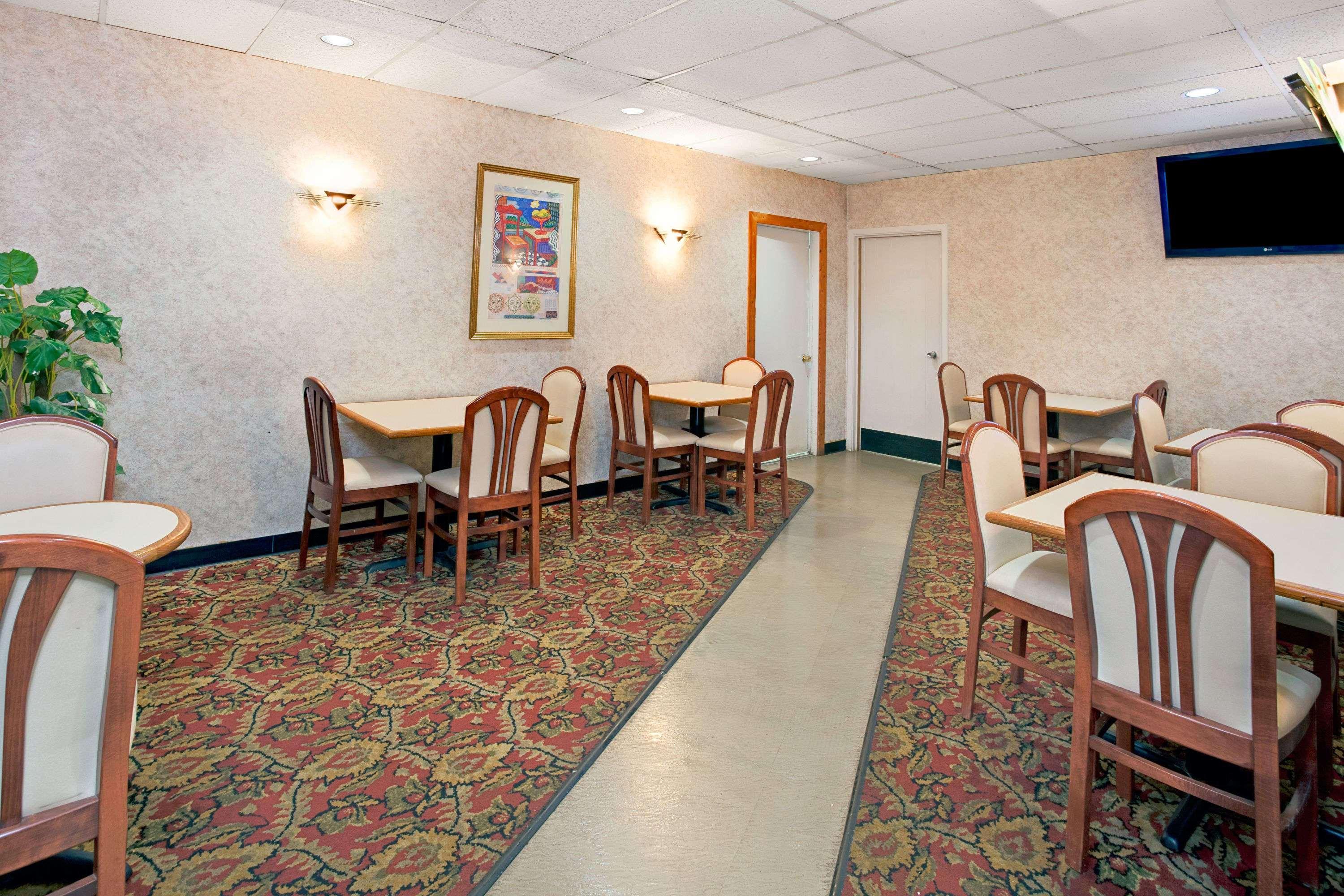 Days Inn By Wyndham Livonia Canton Detroit Εξωτερικό φωτογραφία