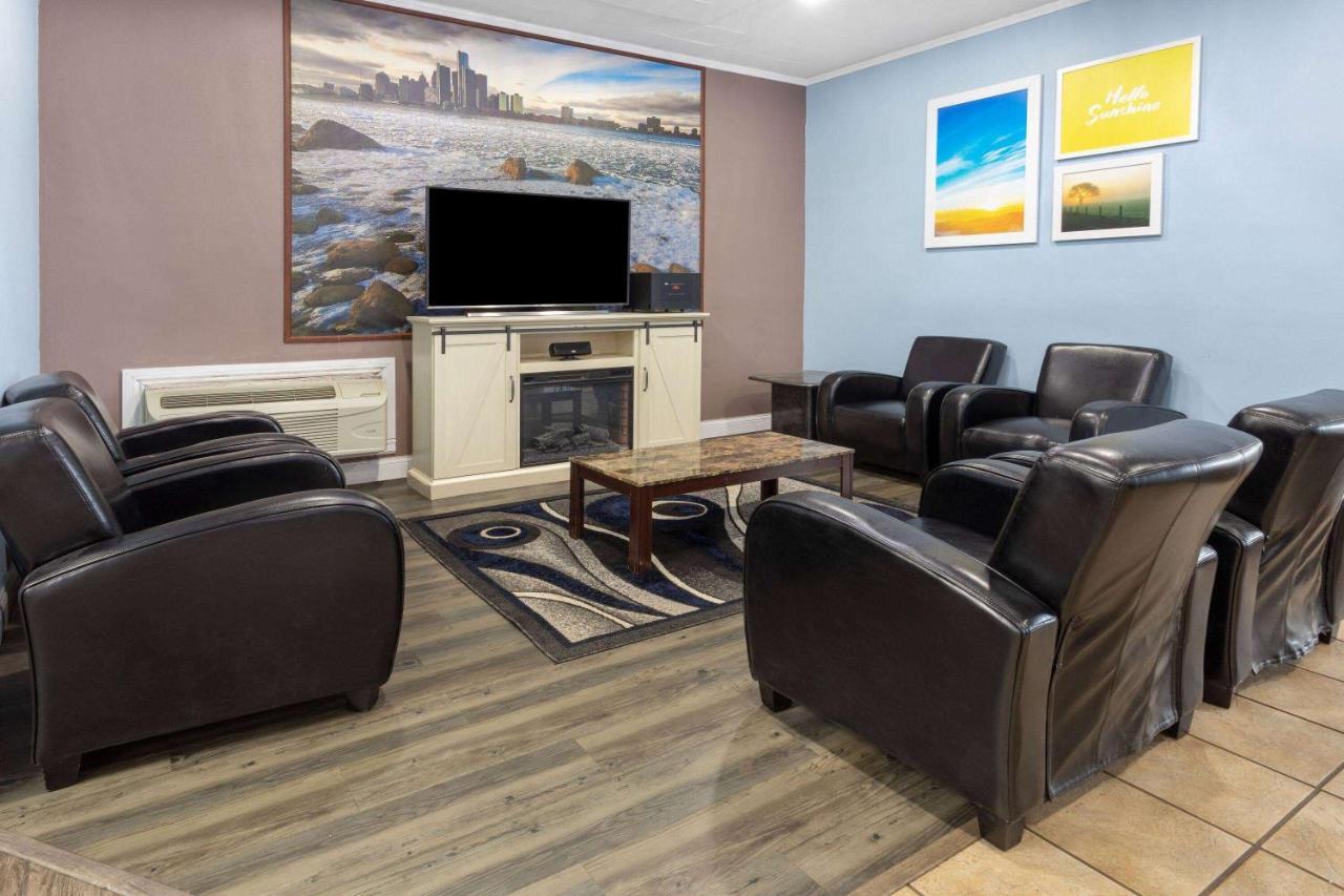 Days Inn By Wyndham Livonia Canton Detroit Εξωτερικό φωτογραφία