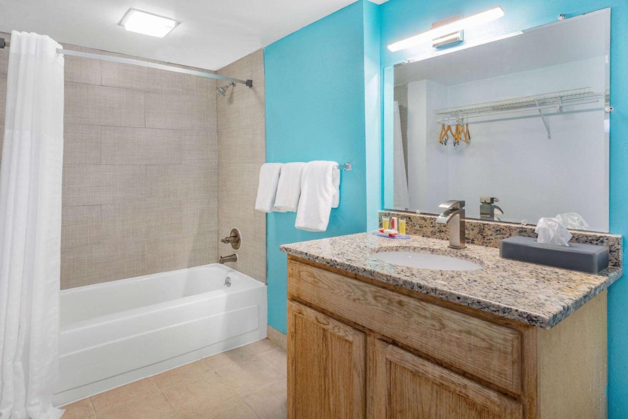 Days Inn By Wyndham Livonia Canton Detroit Εξωτερικό φωτογραφία