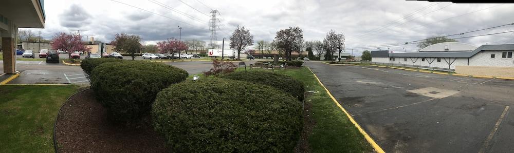Days Inn By Wyndham Livonia Canton Detroit Εξωτερικό φωτογραφία
