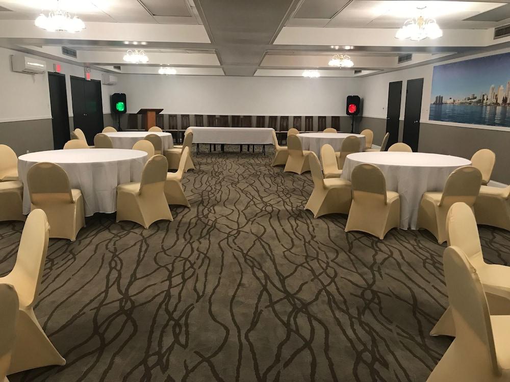 Days Inn By Wyndham Livonia Canton Detroit Εξωτερικό φωτογραφία